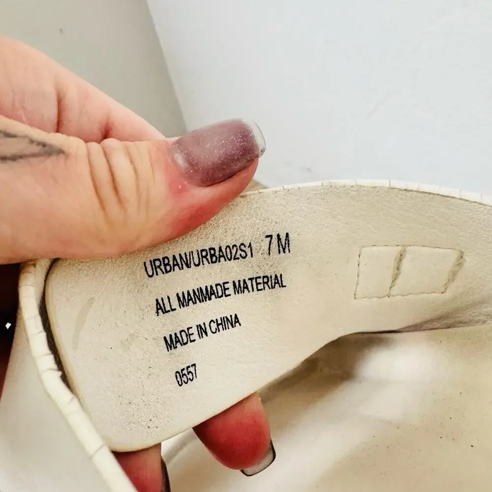 Steve Madden Urban White Leather Buckle Slides Women’s Size 7
